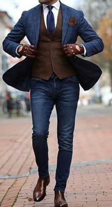 pantalón de mezclilla con saco azul y chaleco; como combinar pantalón de mezclilla; ser un caballero;